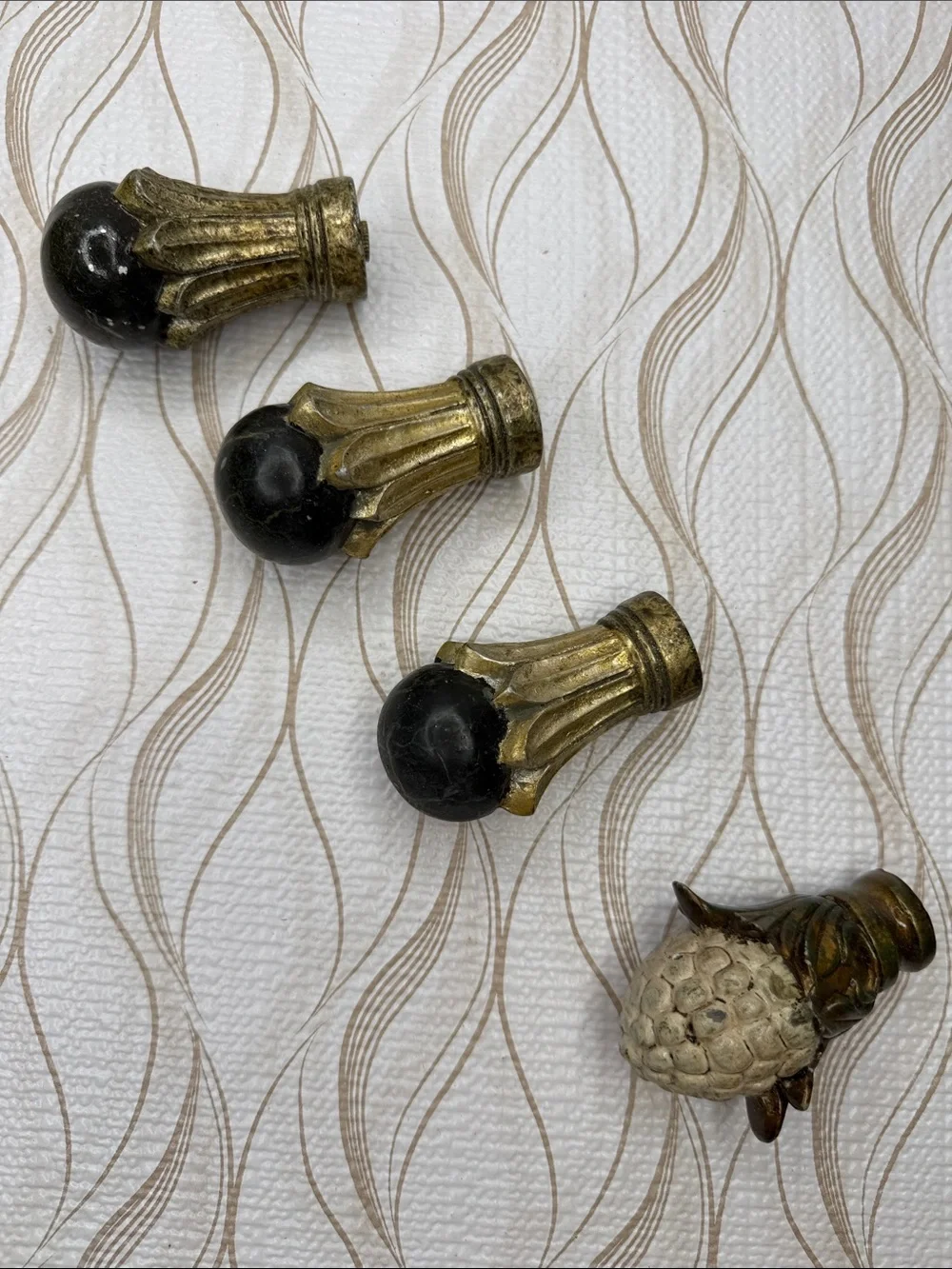 Source Unknown Gold-Tone Lamp Finial with Black Spheres
